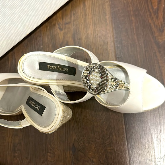 White wedges size 8 - Picture 3 of 3